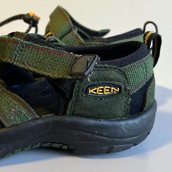 Keen Water Shoes Sandals, Dark Forest Green. Youth Size 3 - Picture 4 of 7